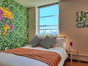 Hip Studio w/City Views Minutes to DT